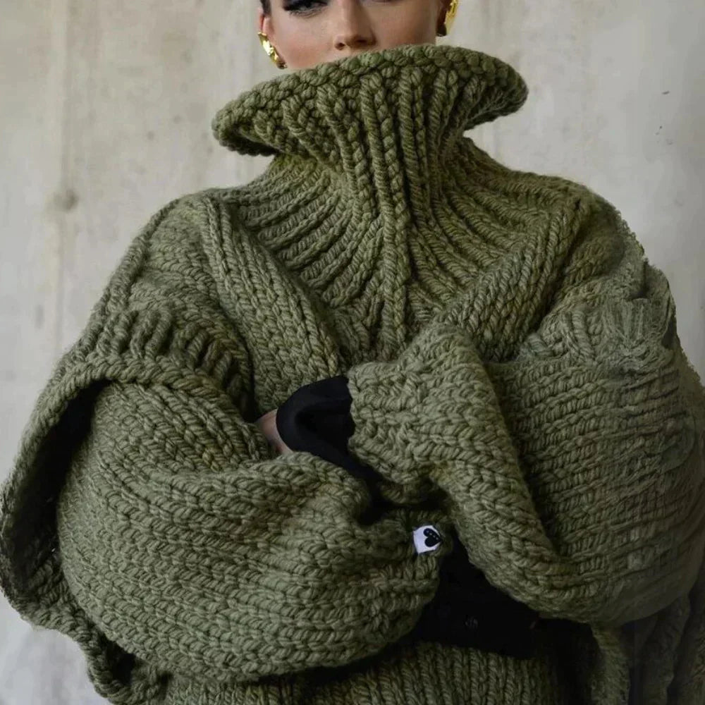 Trendy og stilfull oversized genser med turtleneck for kvinner. Et must for vintermote og komfort.