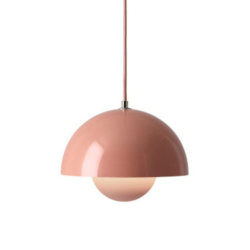 Stilfull blomsterpotte pendellampe, perfekt for moderne soveromsinteriør.