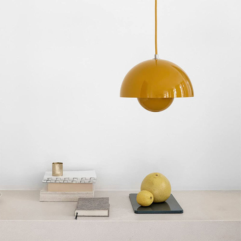 Stilren soveromslampe, taklampe med unikt blomsterpotte design.