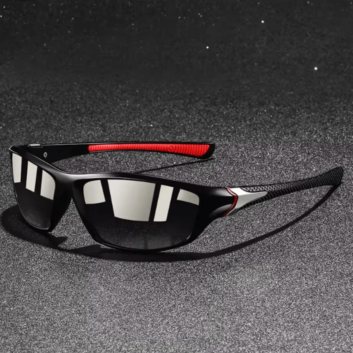 Komfortable sportssolbriller med UV400 beskyttelse og polariserte glass, ideelle for langvarig bruk utendørs.