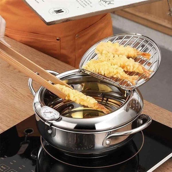 Dyp frityrkoker i rustfritt stål for effektiv matlaging og sprø fritert mat. Inkluderer lokk og sil.