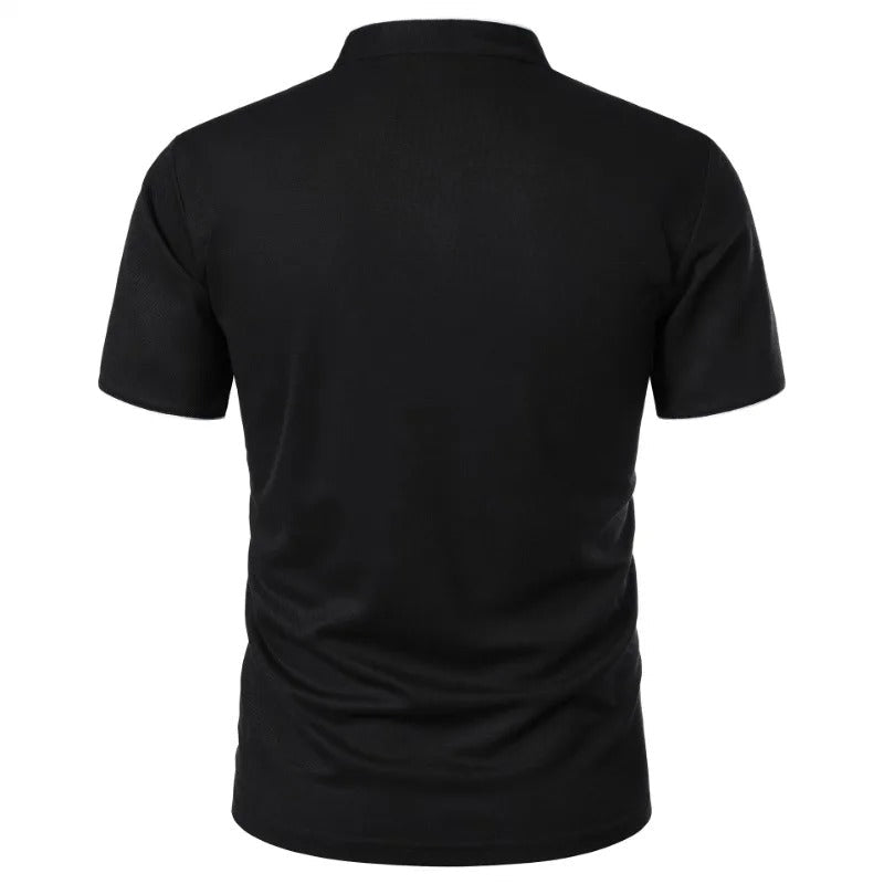 Lett og pustende menns sommerskjorte med elegant splittkrage. Ideell for casual hverdag.