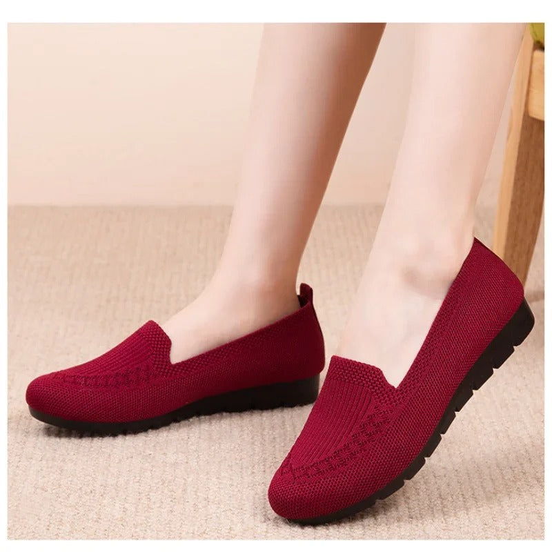 Komfortable svarte slip-on loafers, pustende damesko for sommeren og daglig bruk.