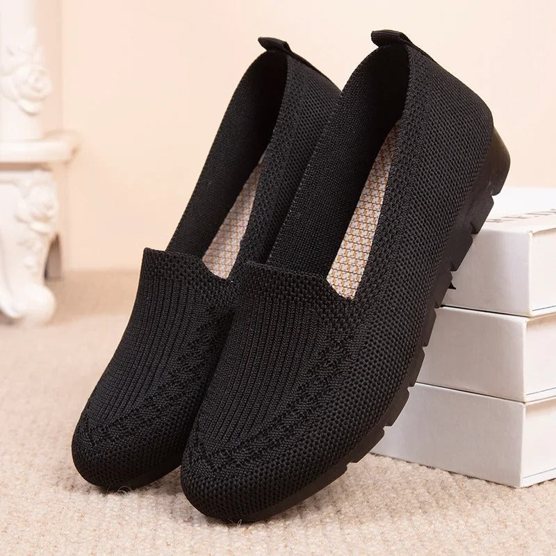 Rosa flats: Pustende slip-on loafers for damer, ypperlige komfortsko for varme dager.