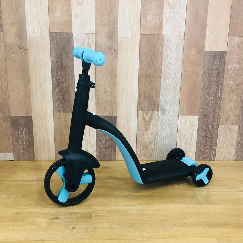 Nærbilde av justerbar styre på en 3-i-1 barnescooter i rød, blå og gul farger for barn.