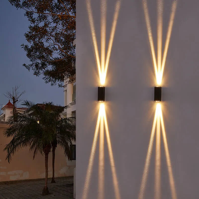 Energibesparende utendørs LED vegglampe. Rektangulær, moderne og vanntett for effektiv utelys.