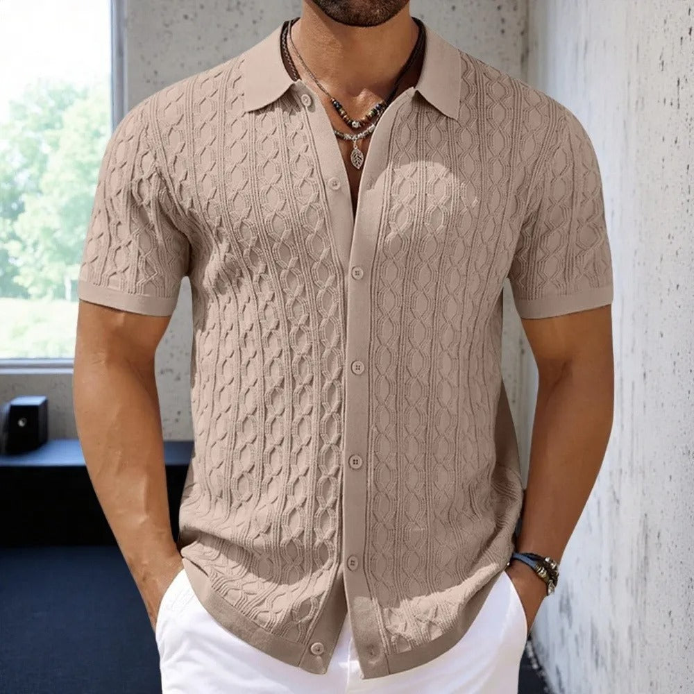 Allsidig retro herrepolo med sofistikert jacquardstrikk, perfekt for en smart-casual herremote.