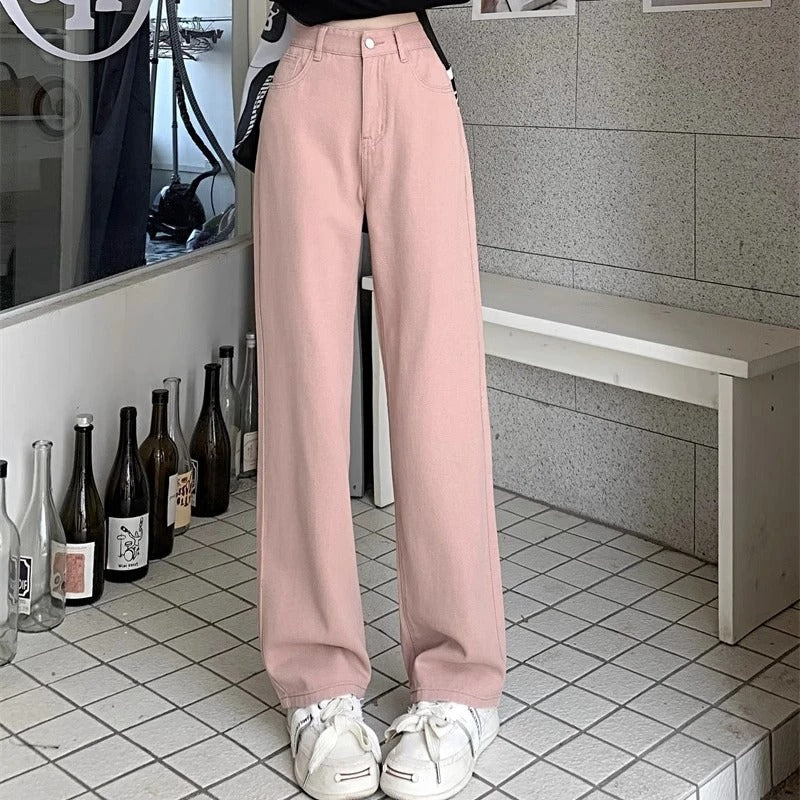 Damemote: Vide ben jeans med høy midje i retro stil for en trendy look.
