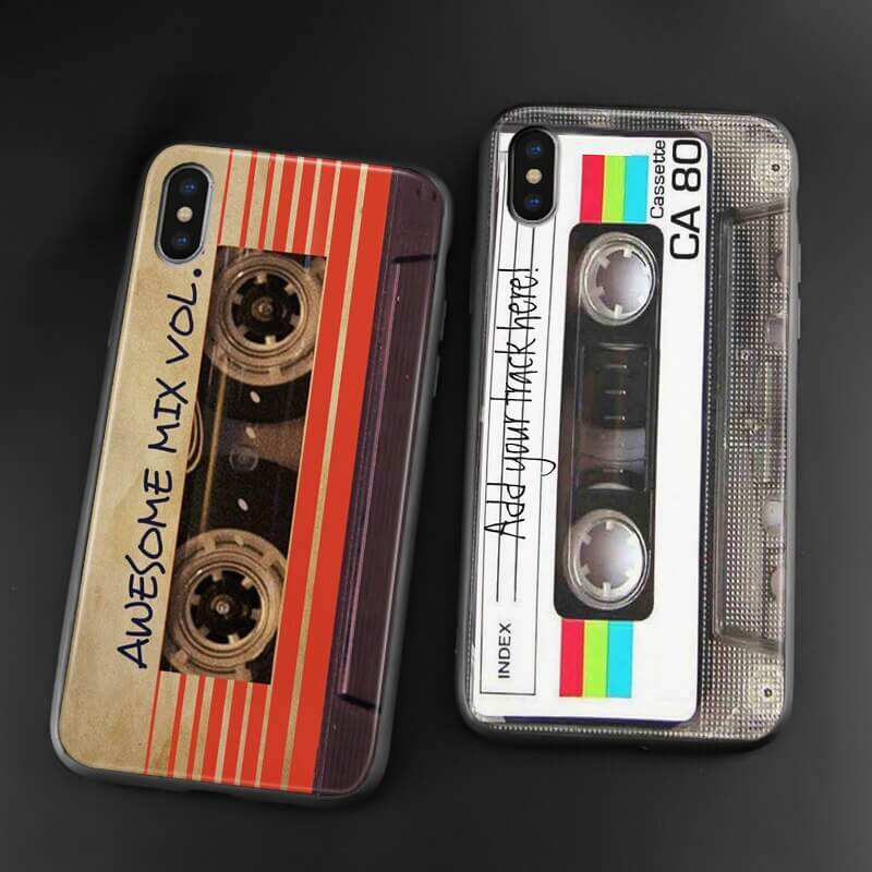 Beskyttende retro kassett telefondeksel for iPhone. Stilrent design i slitesterk silikon/TPU.