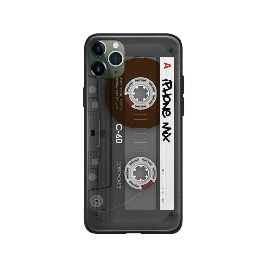 iPhone deksel i silikon/TPU med klassisk retro kassettmotiv. Gir god beskyttelse og stil.