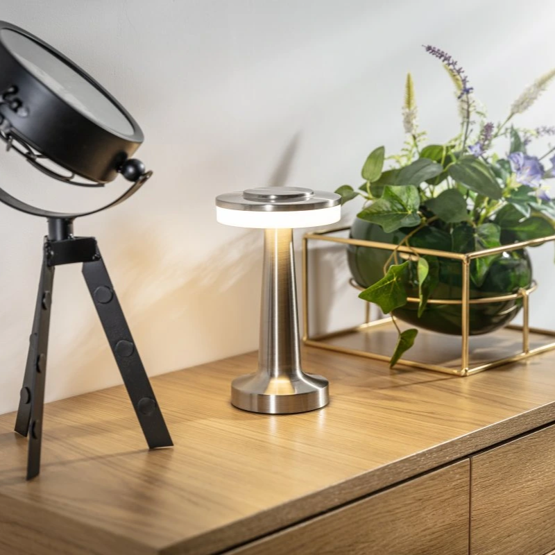 Oppladbar trådløs retro bordlampe. Bærbar LED stemningslys, dimbar. Fleksibel belysning.