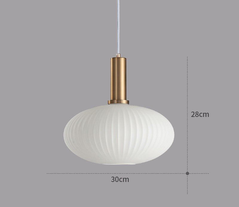 Vintage taklampe, fargerikt fargespill, retro pendellampe for koselig interiør.