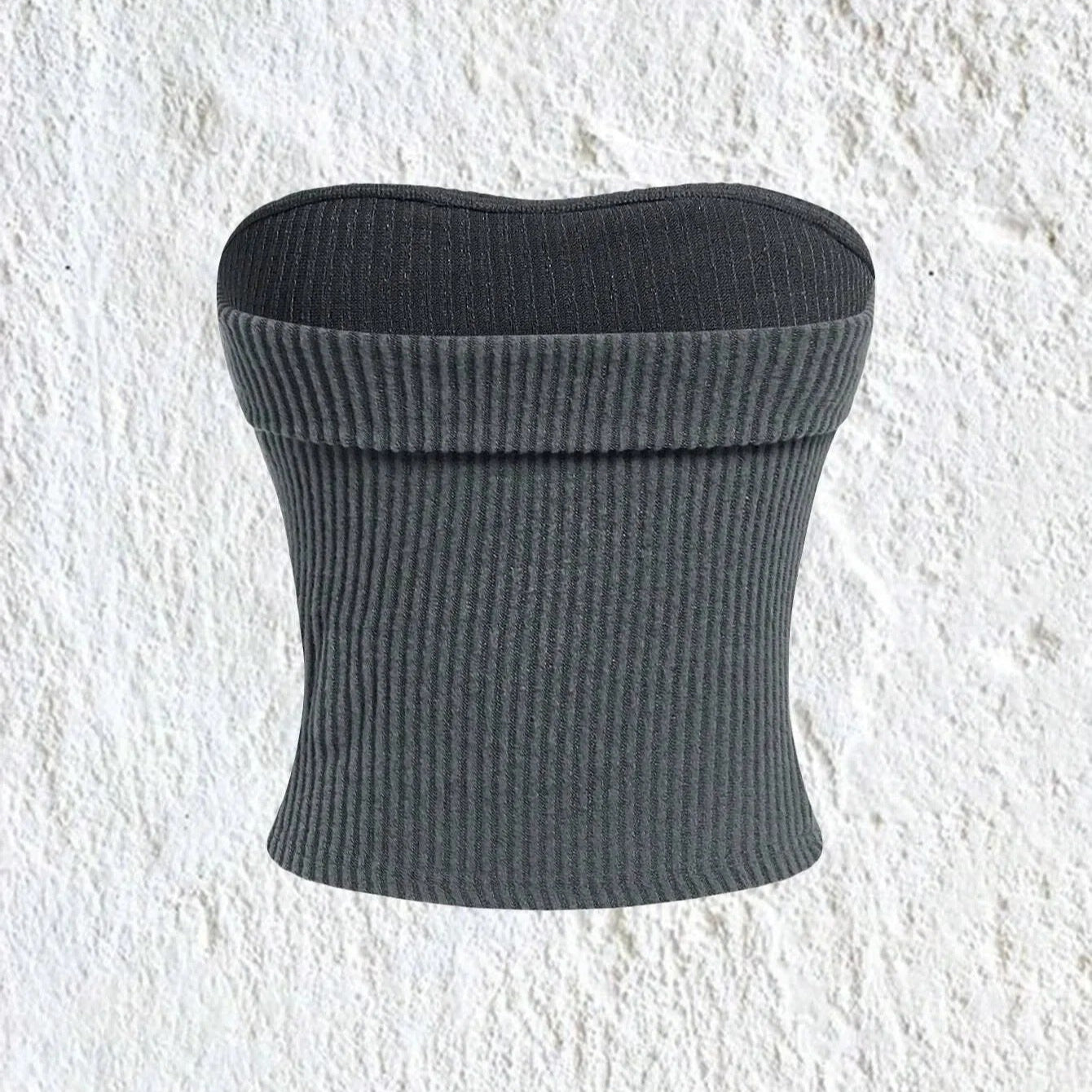 Aprikos slim fit tube-topp for kvinner, ribbet og stroppeløs. Trendy sommertopp, et moteklær basisplagg.