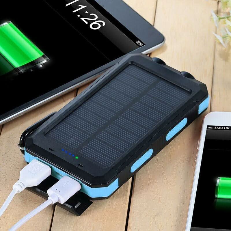 Nødstrøm powerbank, 30000mAh, vanntett og slitesterk, ideell for utendørs bruk.