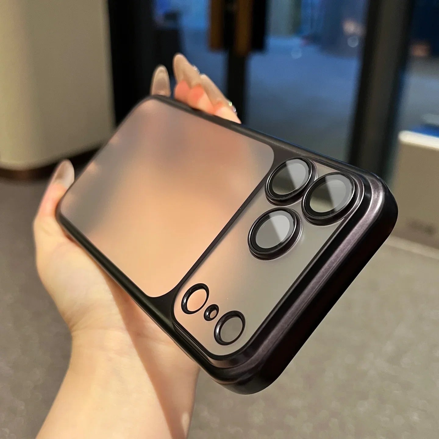 Fargerikt elegant matt iPhone deksel. Robust pc-plast telefonetui med optimal beskyttelse.