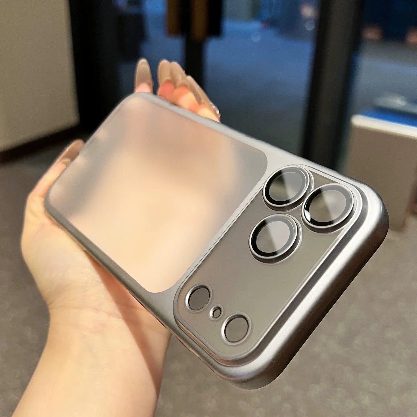 Minimalistisk matt iPhone deksel. Perfekt for stil og robust mobilbeskyttelse mot riper.