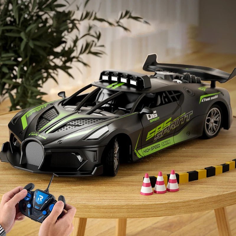 Nybegynner RC driftbil 1:18 for barn. Robust konstruksjon sikrer langvarig inne- og utelek.