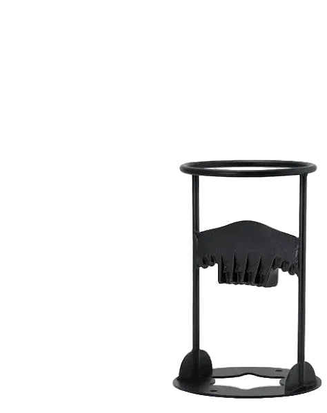 Robust vedkløyver i støpejern for effektiv og sikker vedkløyving. Ideell for peisved og bålved.