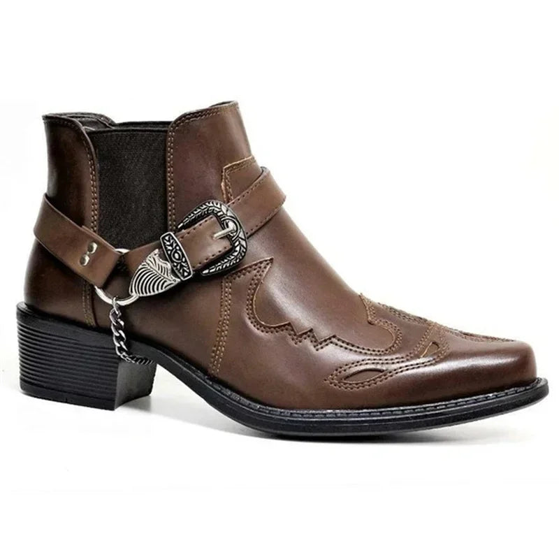Svarte og brune herre cowboy støvler med kjededetalj. Allsidige fritids- og festsko for menn i punk-stil.