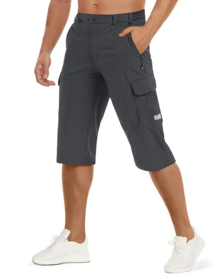 Komfortable utendørsshorts for menn, ideell for fotturer og fritid, med robust og praktisk design.