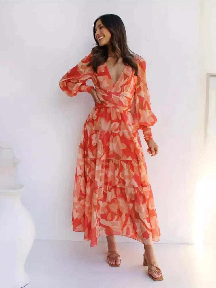 Elegant chiffonkjoledrøm; en romantisk maxikjole for dame. Ideell som sommerkjole og festkjole.