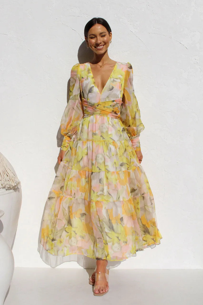 Vakker, romantisk maxikjole i chiffon for dame. En elegant sommerkjole eller festkjole som er lett og luftig.
