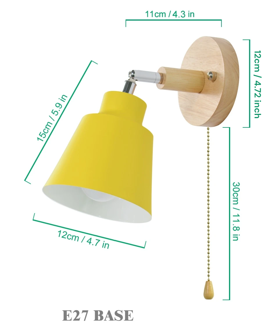 Stilren vegglampe med justerbar arm og trekkkjedebryter. Gir funksjonell og dekorativ belysning i hjemmet.