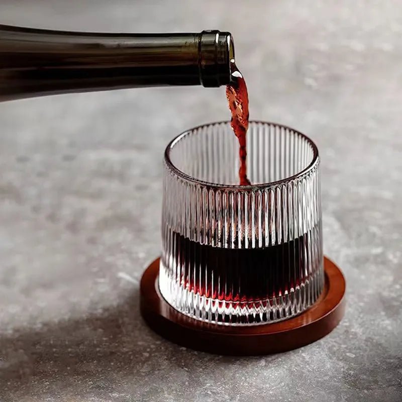 Unisex spritglass med roterende funksjon for forbedret whiskyopplevelse.