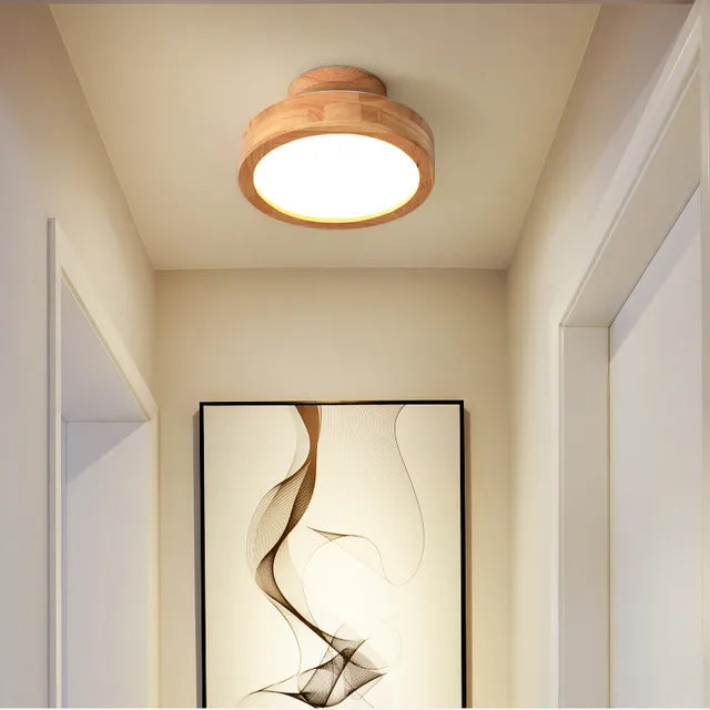 Elegant rund taklampe i skandinavisk design, skaper koselig stemningslys for et moderne hjem.