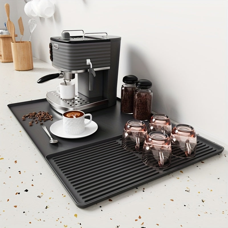 Sklisikker silikonmatte. Varmebestandig og tørkematte for kaffehjørnet. Beskytter benken mot søl.