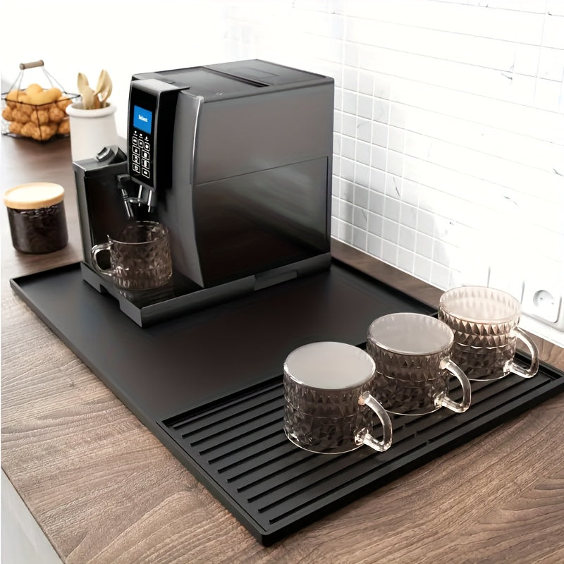 Organiser og beskytt kjøkkenbenken med denne sølfrie 2-i-1 silikon kaffematten. Enkelt å rengjøre.