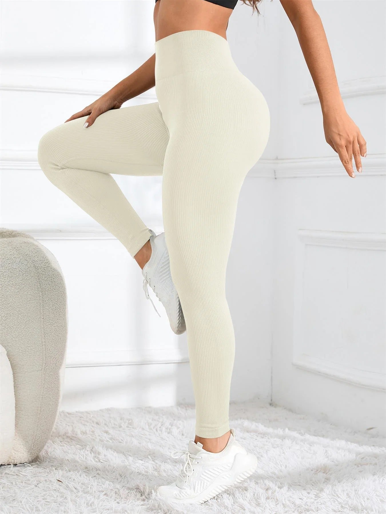 Komfortable sømløse yogaleggings med høy midje, perfekt for kvinner i alle aktiviteter.