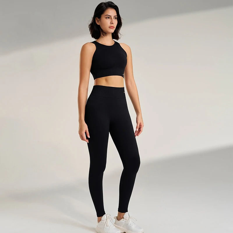 Yogamoten: Sømløst todelt sett for kvinner. Høy midje leggings og topp, perfekt for yoga.
