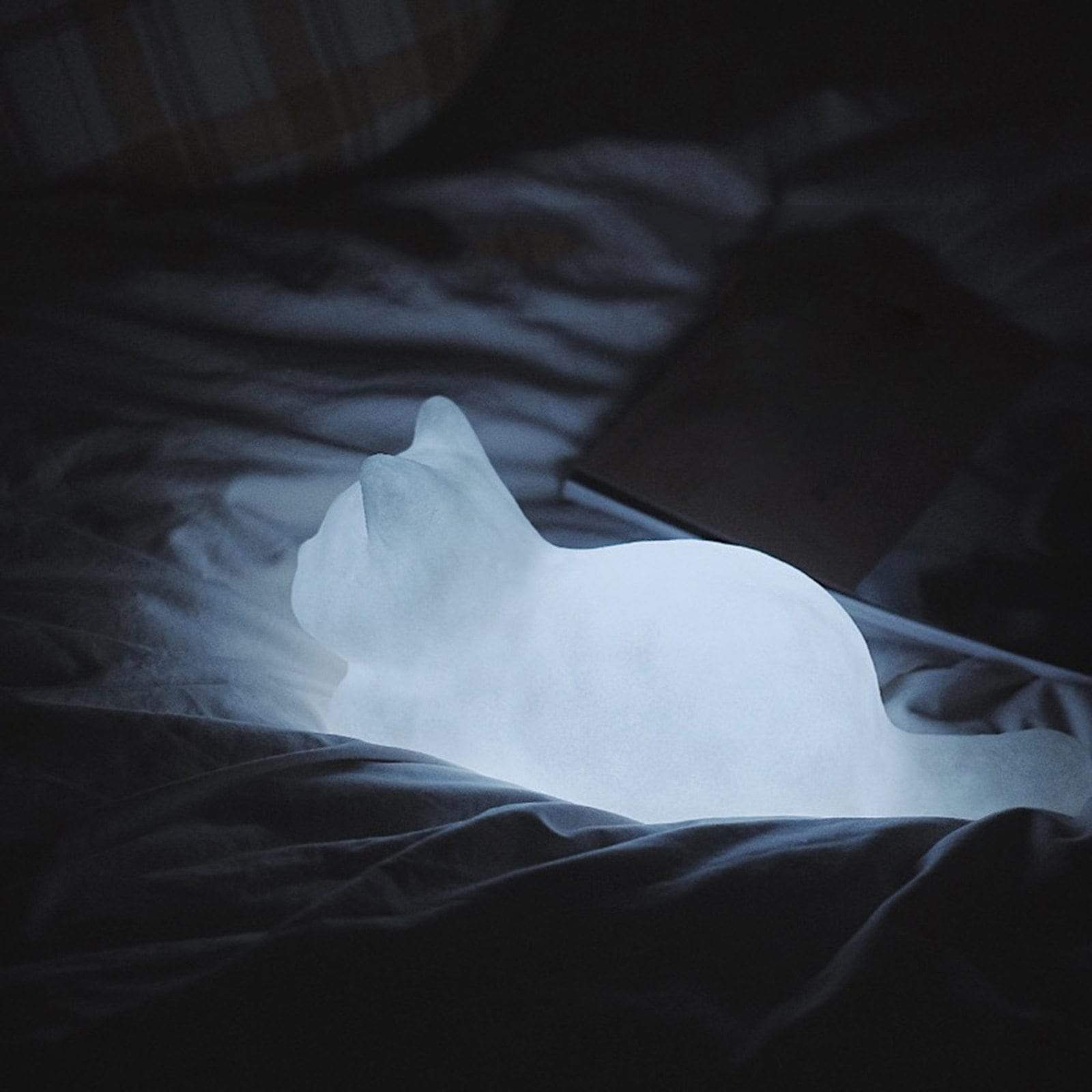 "Drømmende Design" kattens nattlys. Trådløs bordlampe som skaper en koselig og avslappende atmosfære.