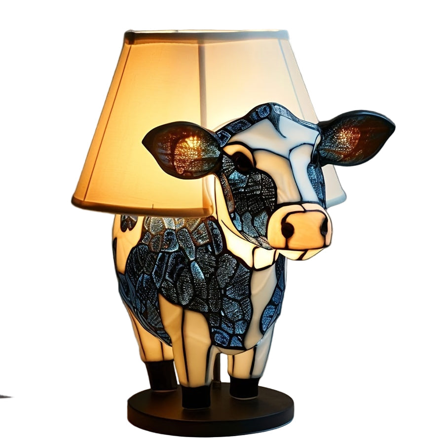 Søt kuformet bordlampe for barnerom. Ideell som nattlys eller dekorasjon. USB-drevet resin lampe.