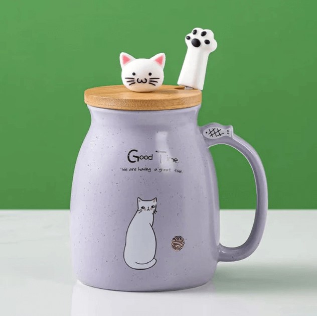 Søt porselenskopp med katt og lokk. Perfekt for te, kaffe eller kakao, inkludert skje.
