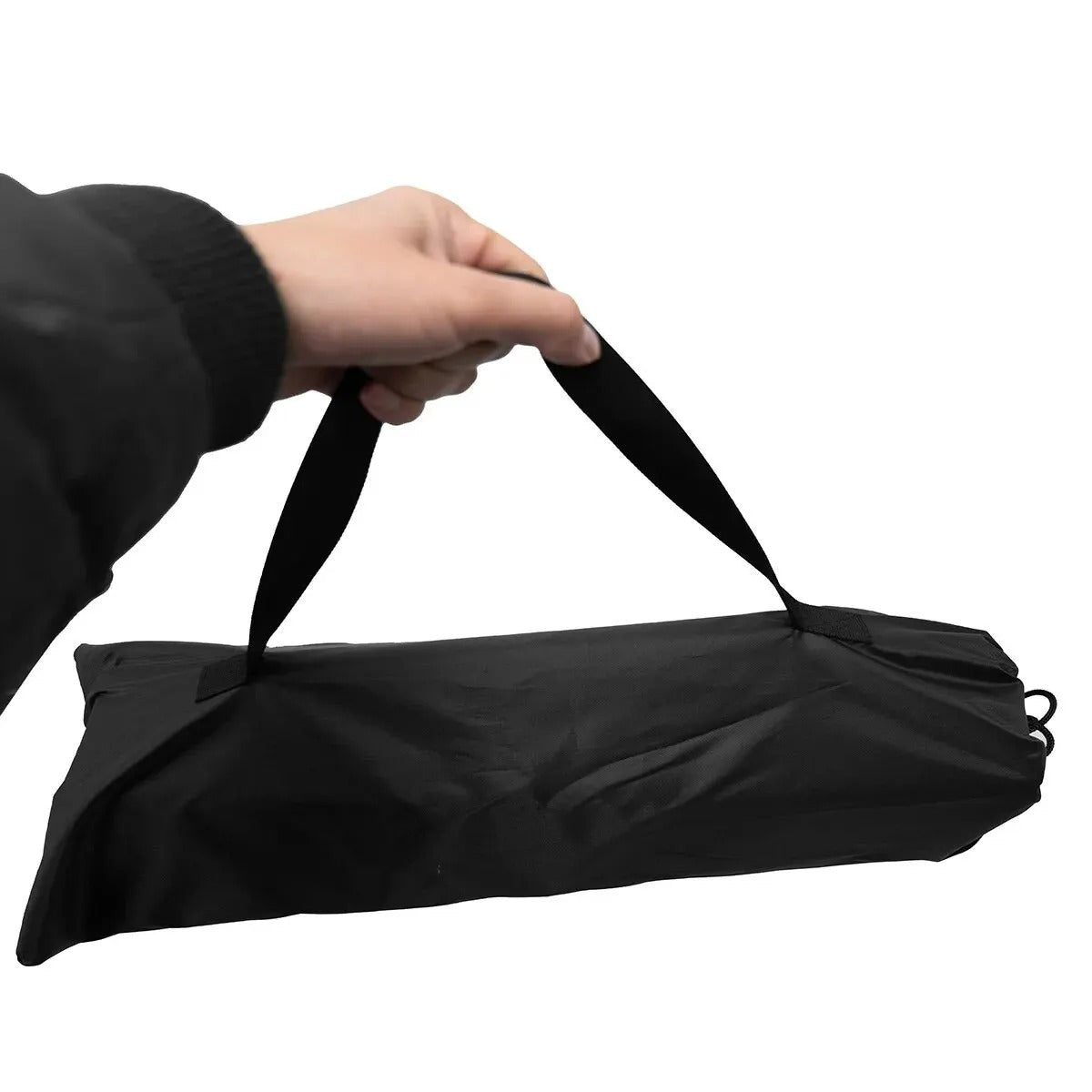 Komfortabel sammenleggbar strandstol med ergonomisk ryggstøtte for avslapning ved vannet.