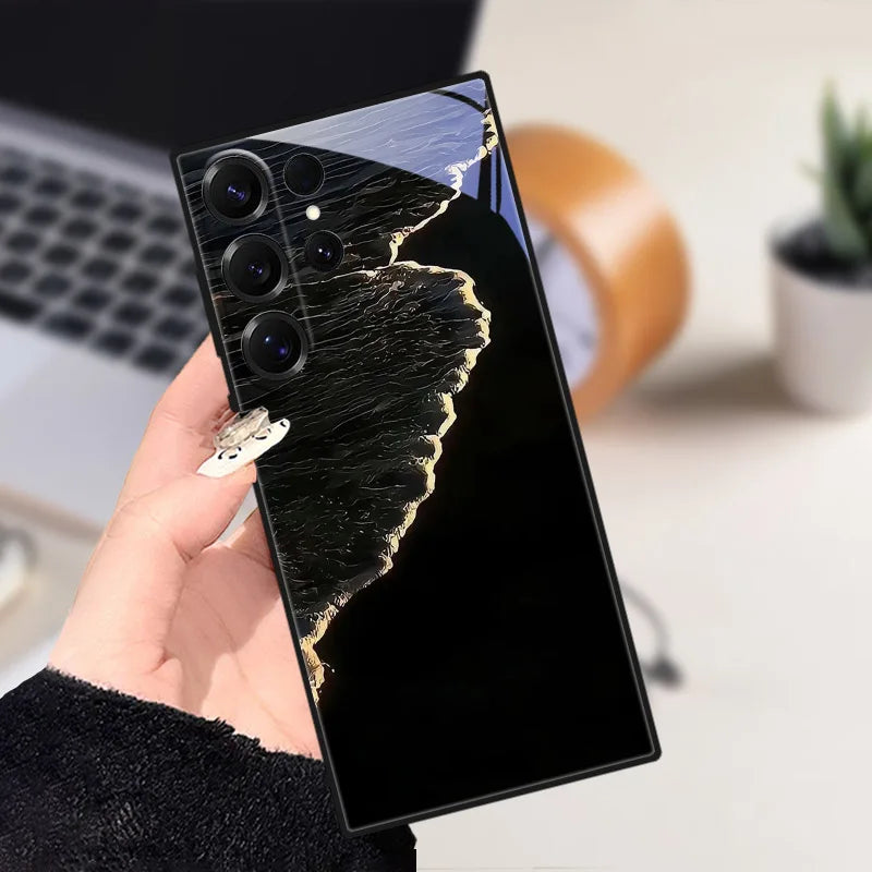 Samsung Galaxy S25 deksel med drage-motiv, unikt og solid for optimal beskyttelse.