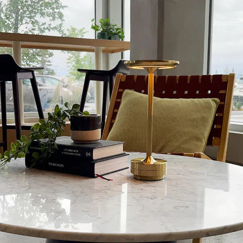 Bærbar gull metall-bordlampe, trådløs med touch-kontroll, varmt LED-lys, dekorativ lampe