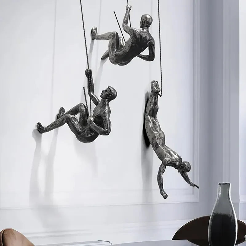 Kreativ veggskulptur med klatrende figurer, moderne kunstobjekt for leilighet og kontor