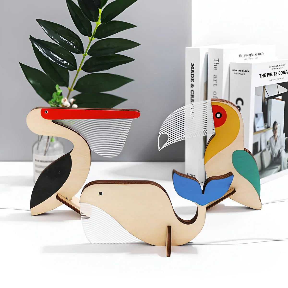 Barnelys i akryl og tre, en USB-lampe med søte dyremotiv som lyser opp barnerommet om natten.