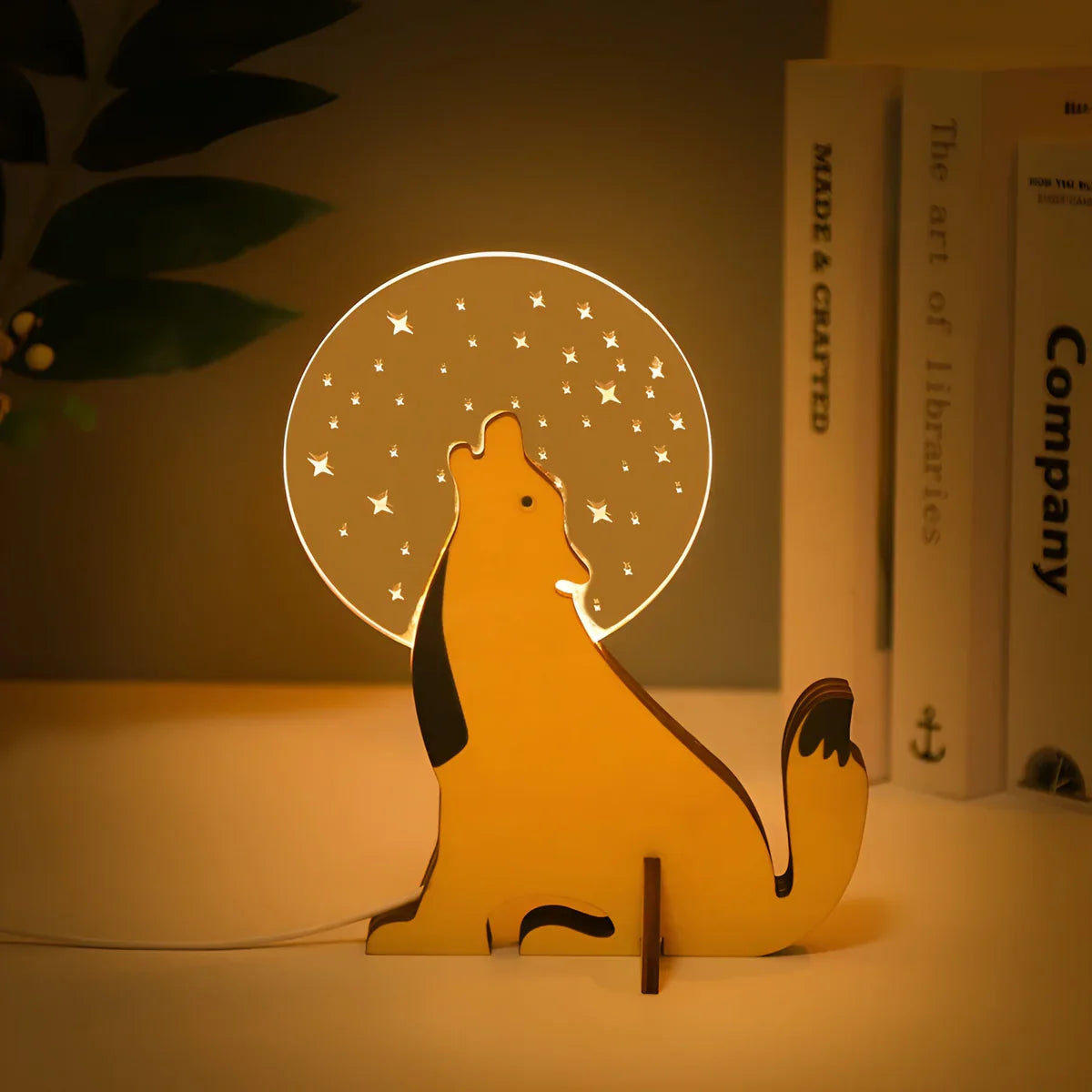 USB-lampe med milde dyremotiv, perfekt som et rolig lys på et barns soverom eller barnerom.