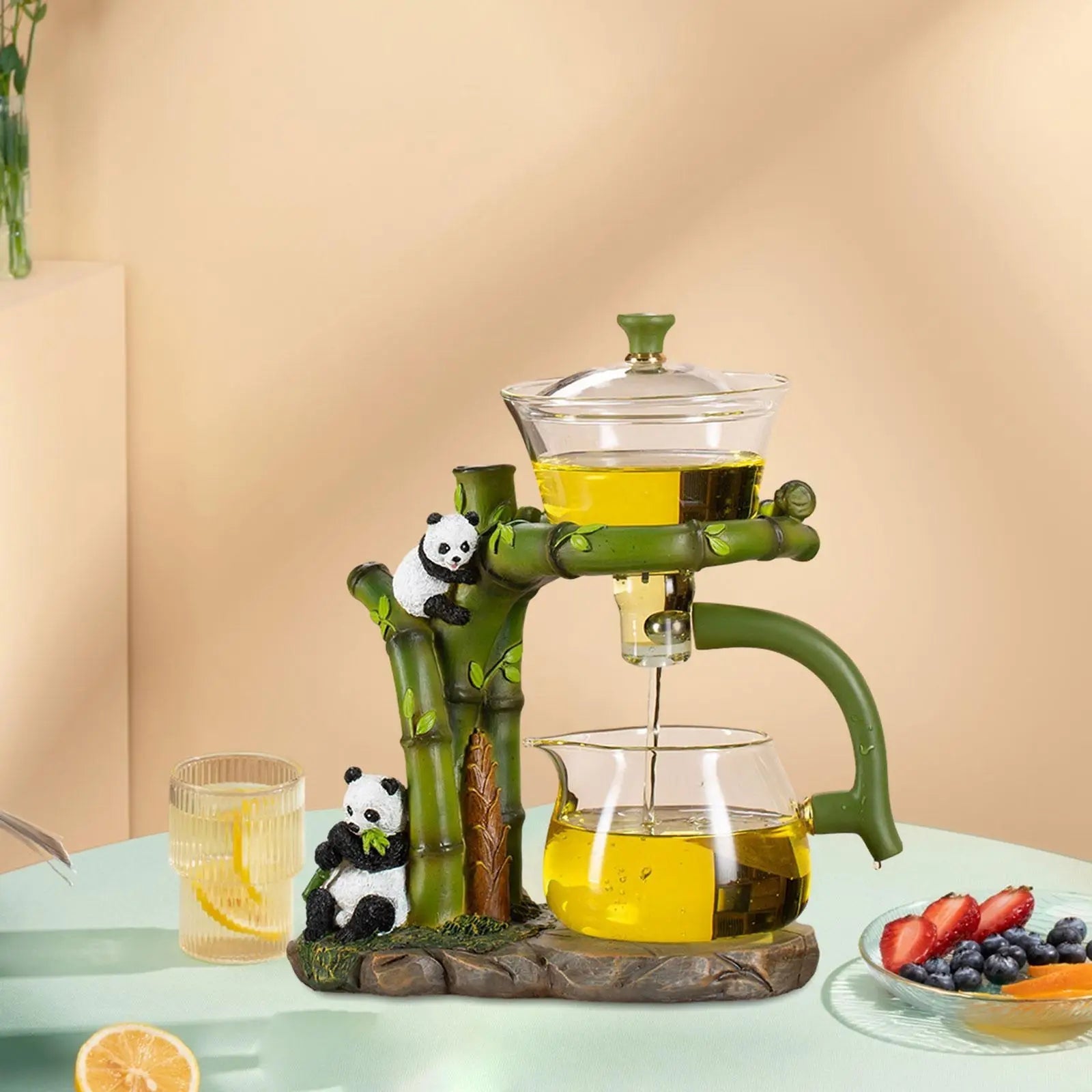 Håndlaget borosilikatglass te-sett med unikt panda- og bambusdesign. Kvalitet for tedrikkere.