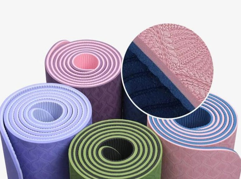 Svart, slitesterk TPE yogamatte, ideell for alle typer trening og fitness.