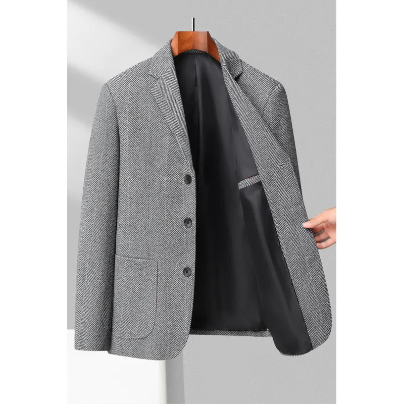 Klassisk herreblazer med skreddersydd passform og sildebensmønster. Ideell for smartcasual stil.