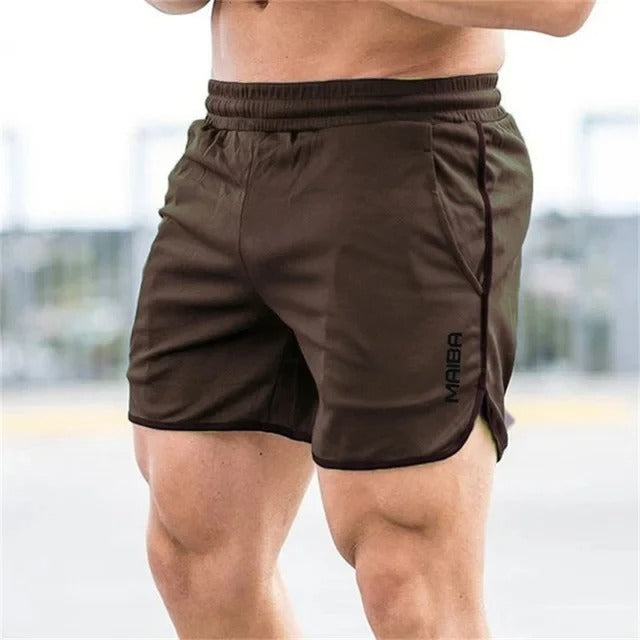 Moderne slim-fit badetøy for menn, fremhever sommerstilen ved strand og basseng.