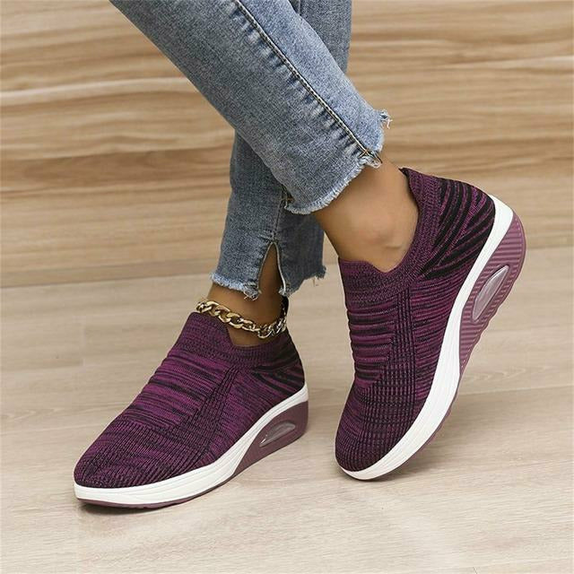 Lettvekt damesneakers med luftpute for optimal støtte, slip-in funksjon og moderne, komfortabel design.