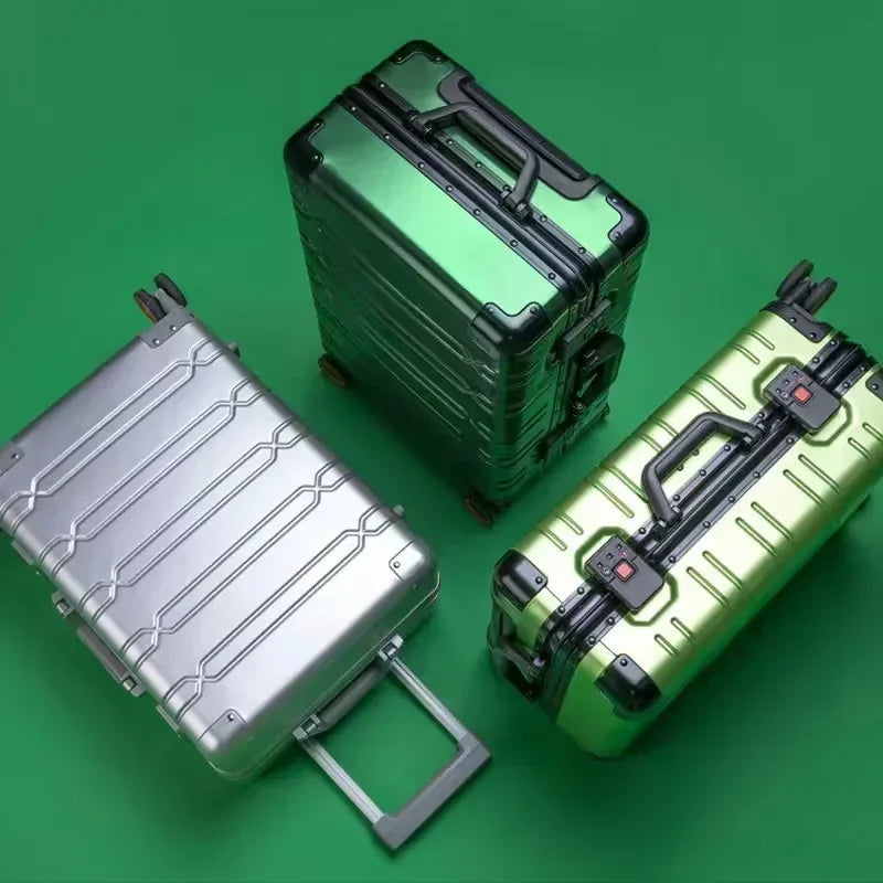 Solid aluminium-magnesium hardcase koffert, ideell for hyppige reisende og slitesterk bruk.