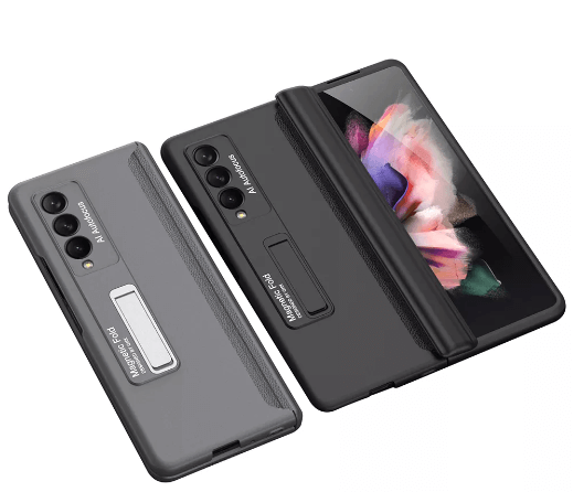Sølvfarget plastdeksel med stativ for Samsung Z Fold 3, kombinerer funksjonalitet og stil.