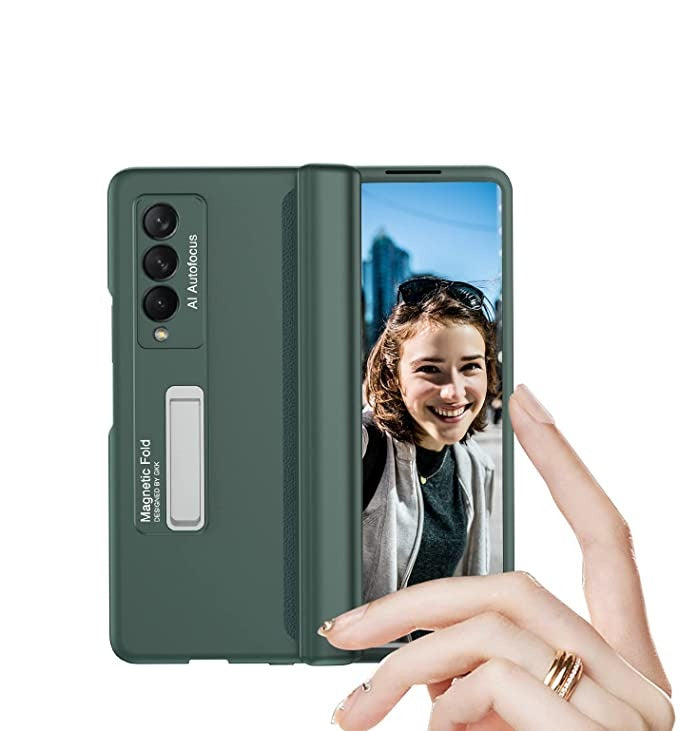 Svart mobil deksel med justerbart stativ for Samsung Z Fold 3, perfekt for video og samtaler.